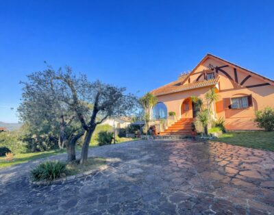 Villa Wanda in Tuscany by Zoom In Earth