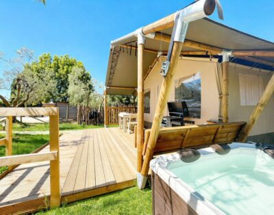 Glamping Tent for 4 People with Private Hot Tub in Tuscany