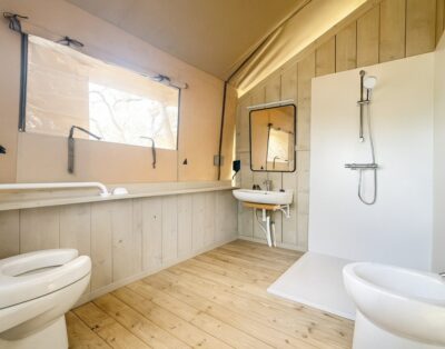 Glamping Tent for 4 People with Private Hot Tub in Tuscany