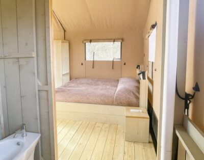 Glamping Tent for 4 People with Private Hot Tub in Tuscany