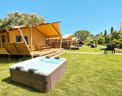 Glamping Tent for 5 People in Tuscany with Private Hot Tub